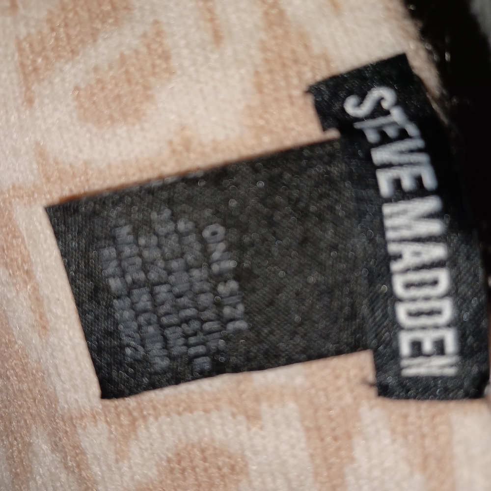Steve Madden Blush Knit Beanie And Scarf Set View 6